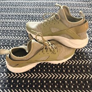 Nike Olive Green Huraches